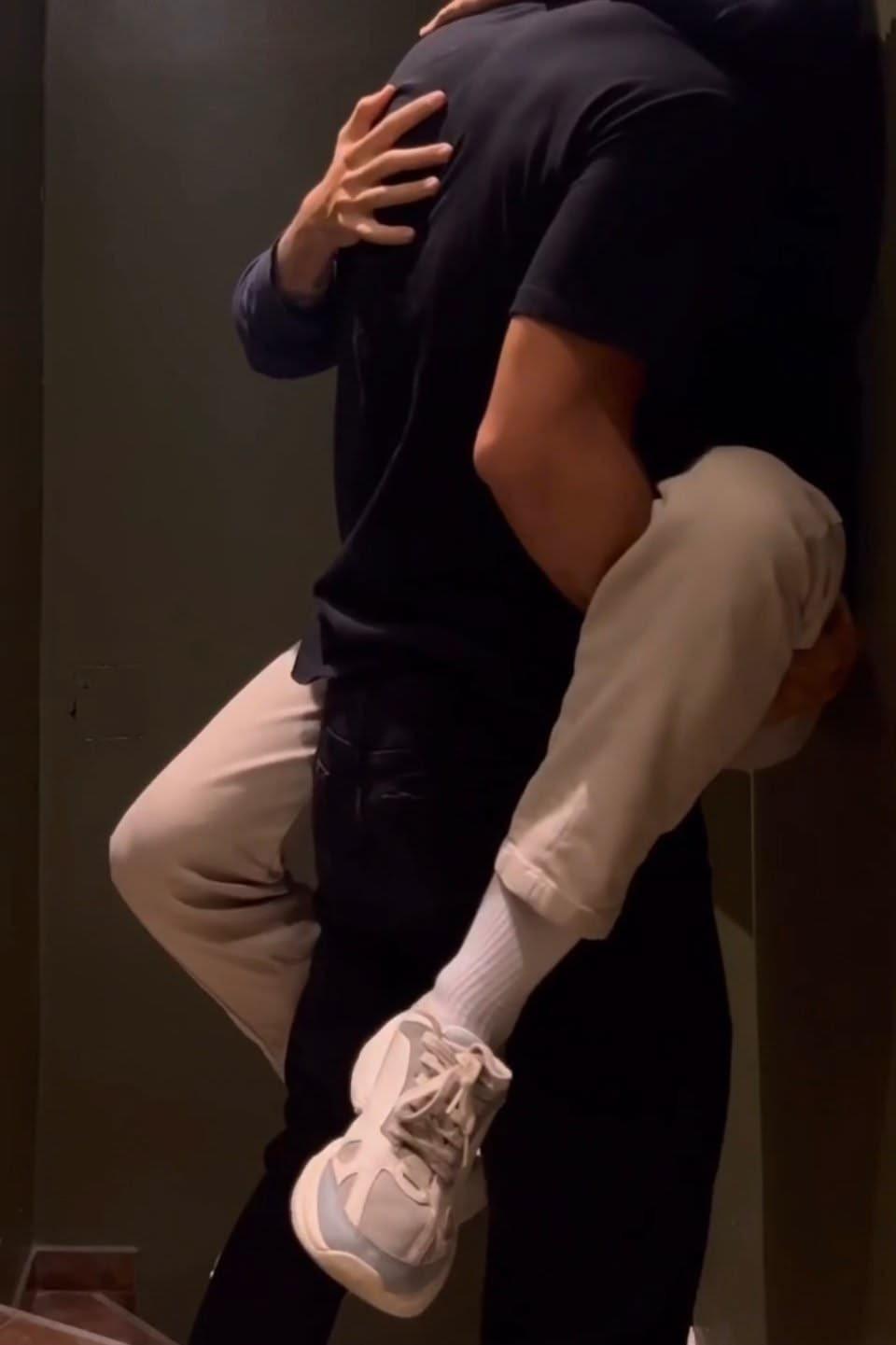 <3