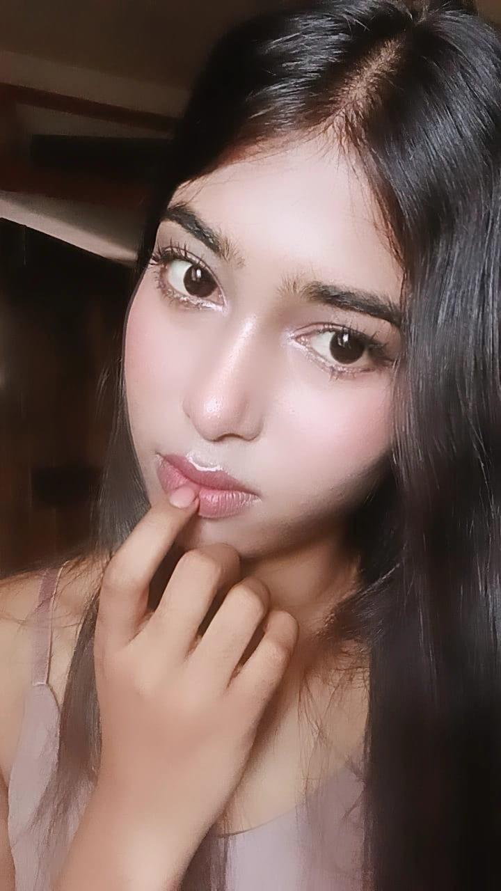 Rosalyn, odisa girl fucks manager